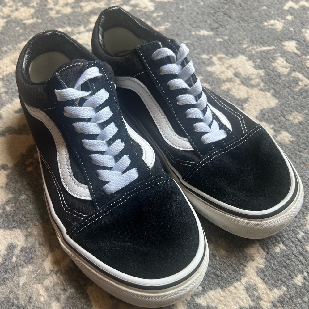 Vans Old Skool Shoe (M 5.5 / W 7)